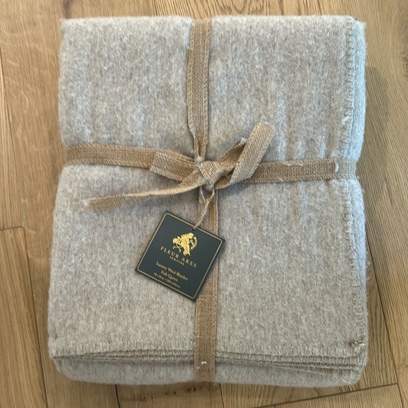 NORTHPOINT Heather Wool Blanket
OATMEAL, Size One Size NWT - Picture 1 of 4